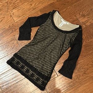 Max Stutio black top